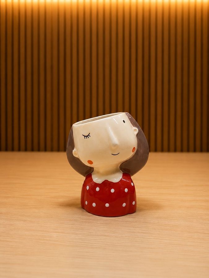 Vaso de Cerâmica Bonequinha | Cachepô Menina Vestido Poá Vermelho | Decoração Afetiva P |