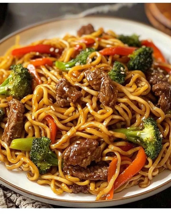 Macarrão Frito de Carne GG (5-6 Pessoas)