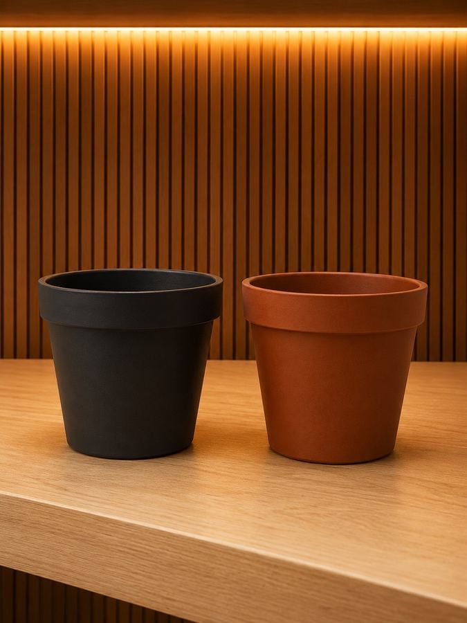 Vaso de Plástico Clássico P | Cachepô Leve Terracota ou Preto Fosco | Vaso com Dreno |